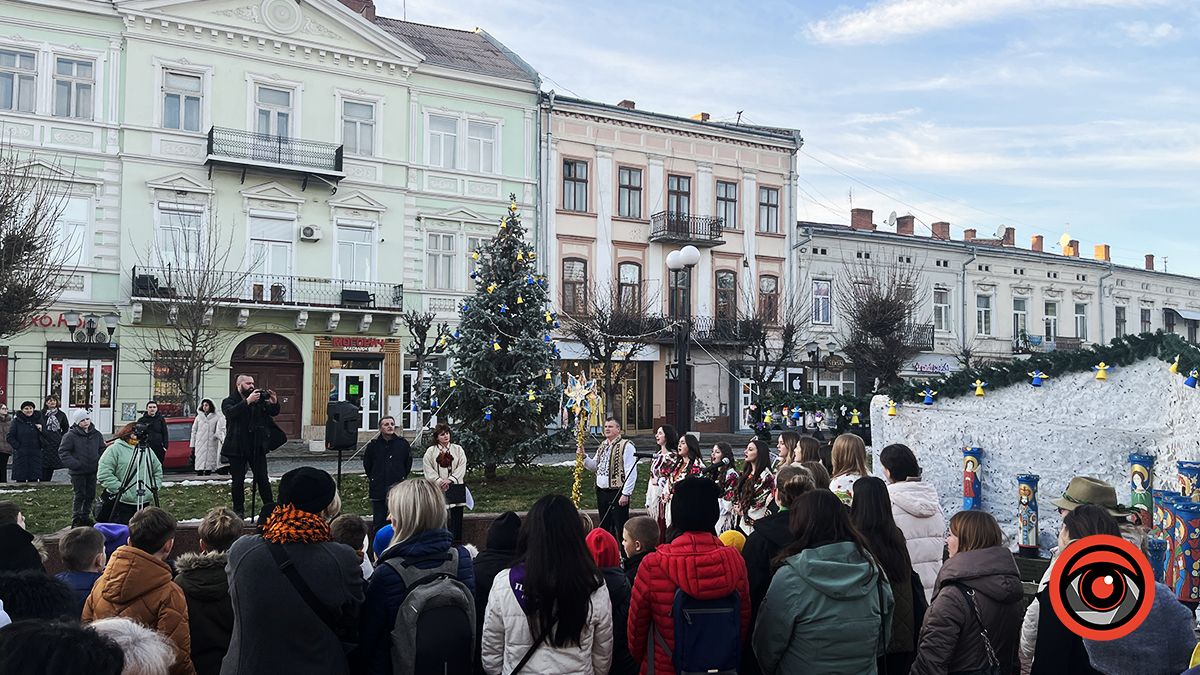 У центрі Коломиї відкрили особливу різдвяну шопку. Фоторепортаж 2