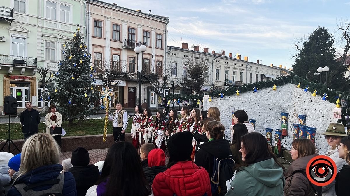 У центрі Коломиї відкрили особливу різдвяну шопку. Фоторепортаж 14