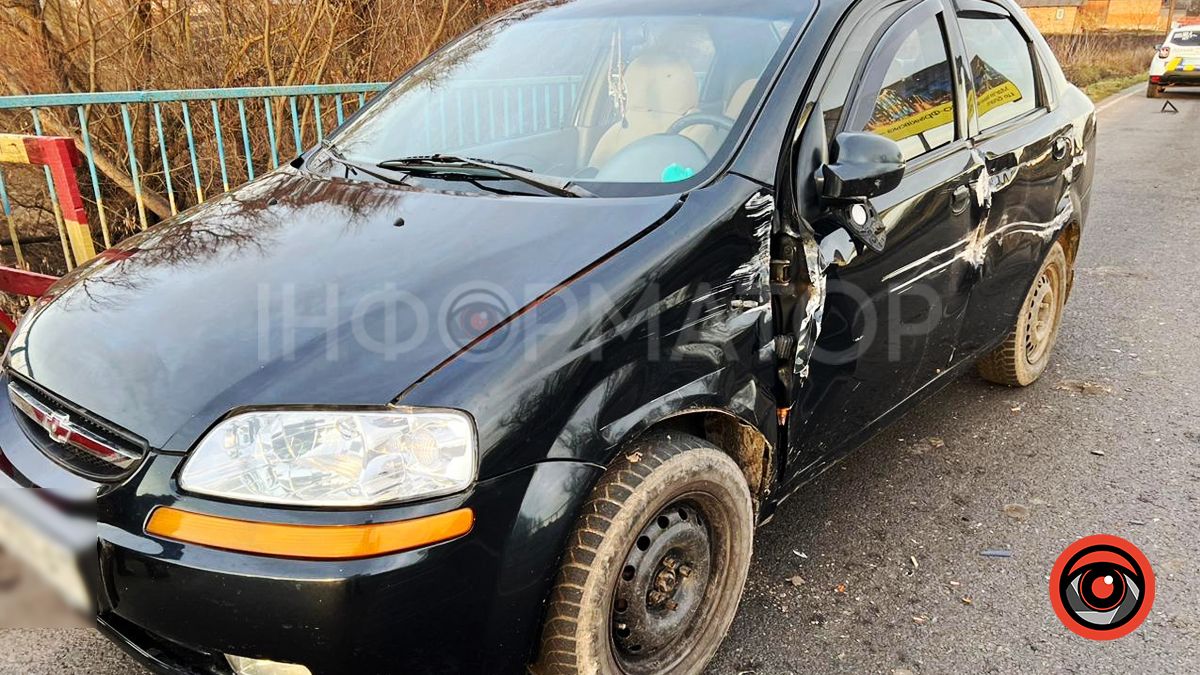 На Коломийщині трактор протаранив легковик 1