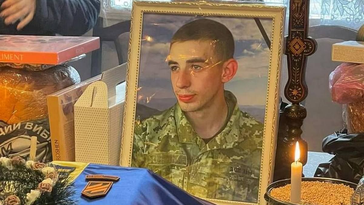 На Коломийщині провели в останню путь 23-річного Миколу Мочернюка
