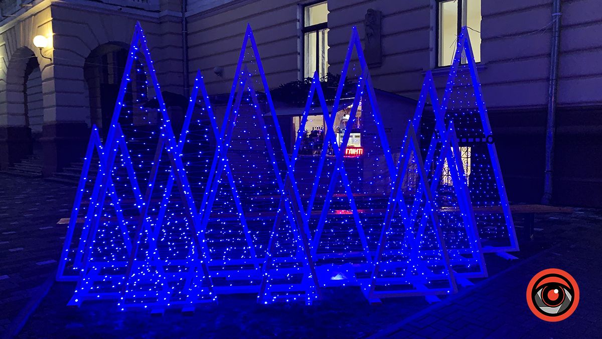 У Коломиї створили різдвяну інсталяцію на вул. Театральній 5
