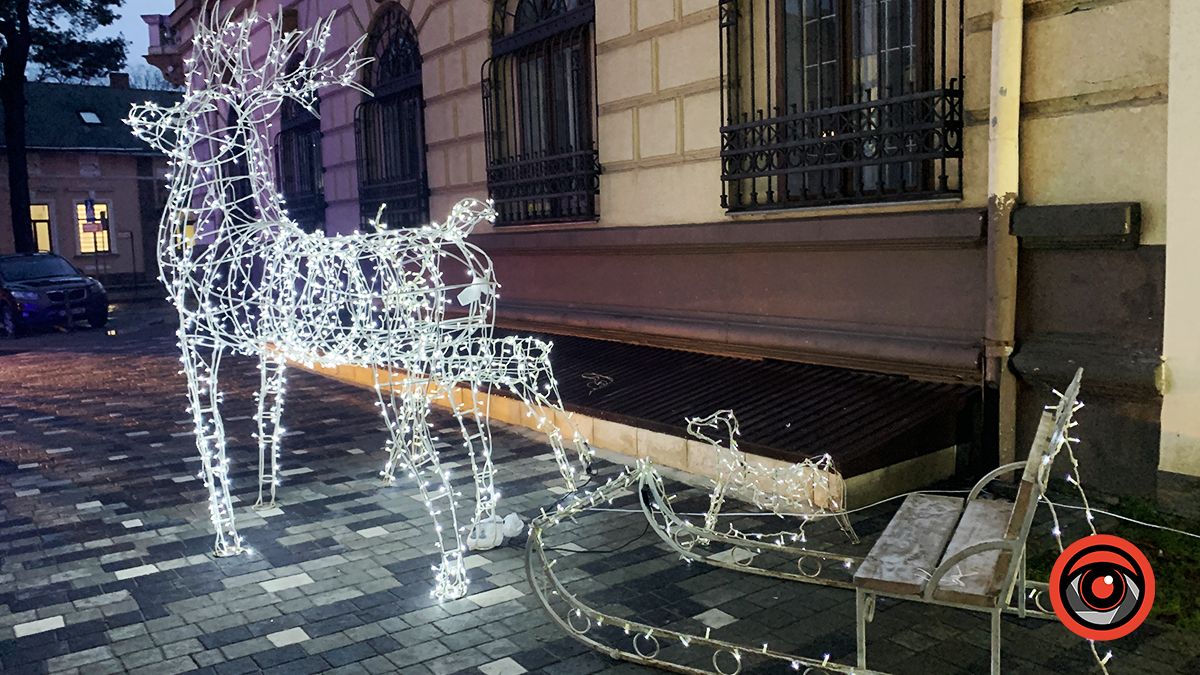 У Коломиї створили різдвяну інсталяцію на вул. Театральній 6
