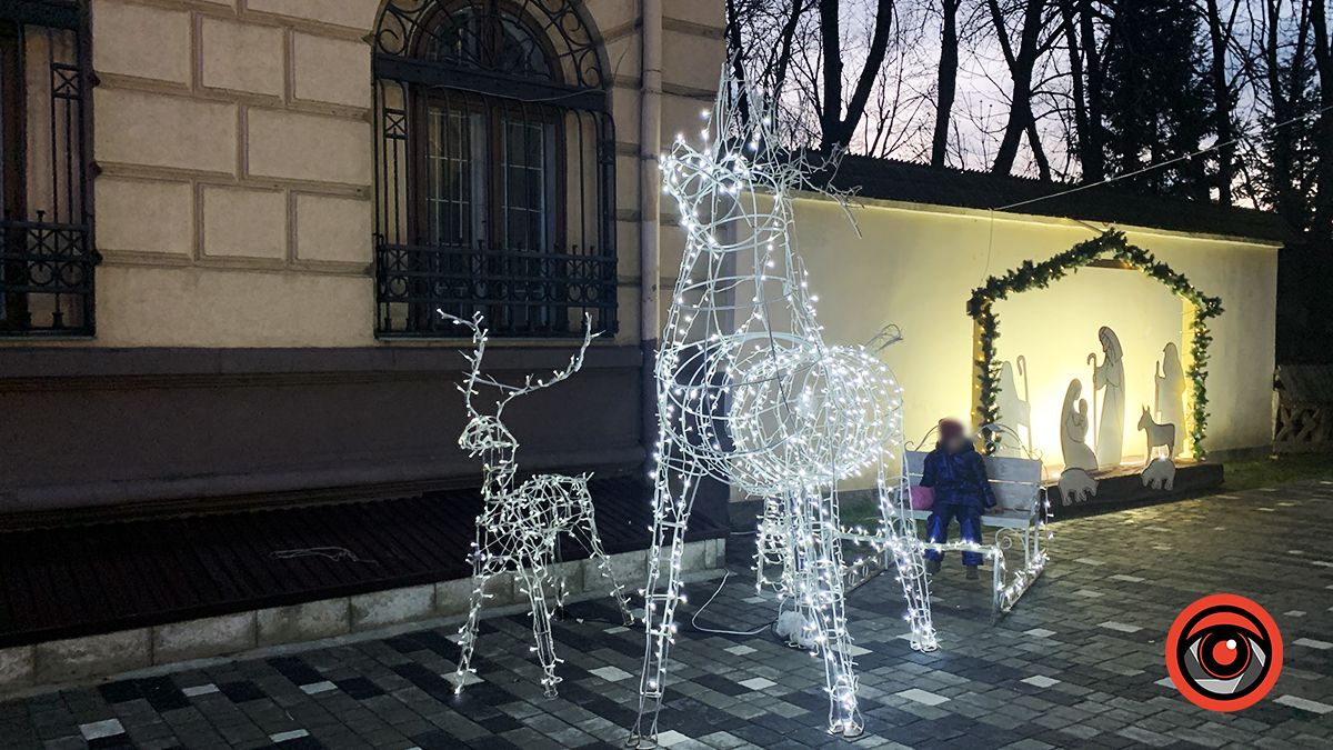 У Коломиї створили різдвяну інсталяцію на вул. Театральній 4