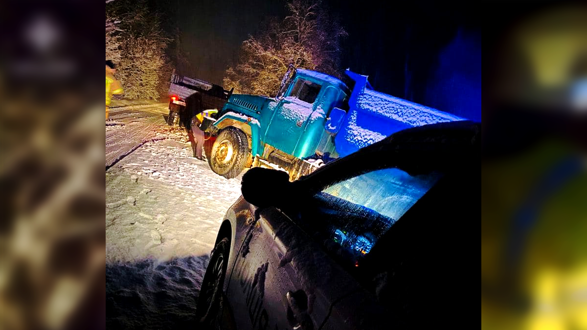 В якому стані дороги Прикарпаття після негоди 1 грудня? 2