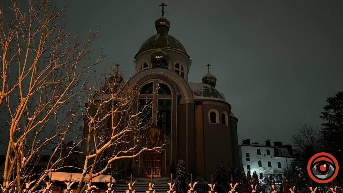 Чарівна й морозна: фоторепортаж вечірньої Коломиї взимку 23