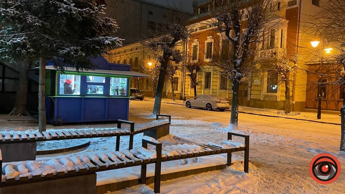 Чарівна й морозна: фоторепортаж вечірньої Коломиї взимку 22