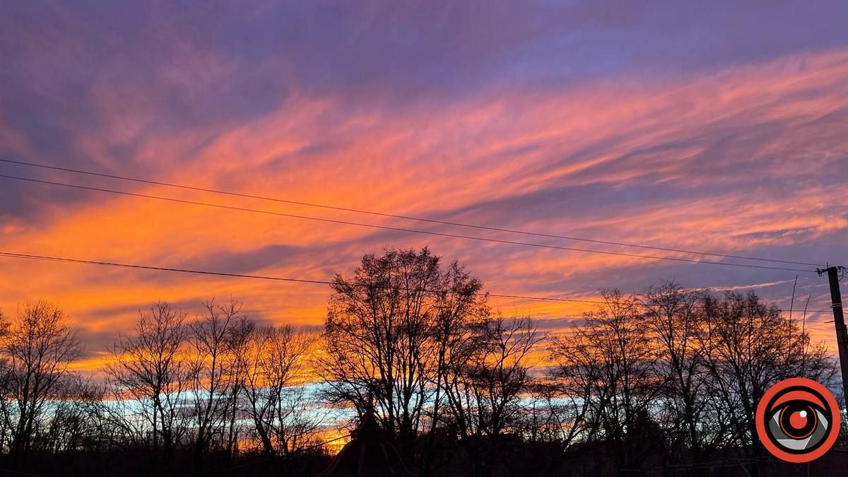 Багряне небо над Коломиєю: фото містян 5