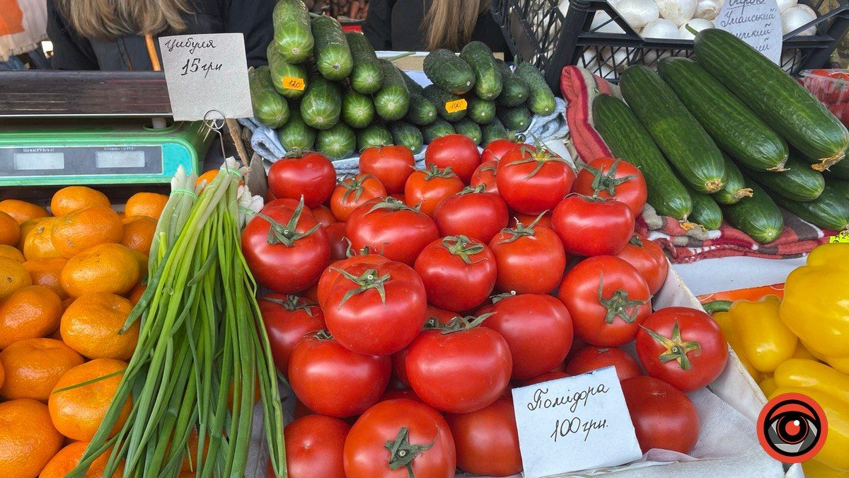 Яка вартість овочів та фруктів на базарі в Коломиї напередодні свят 2