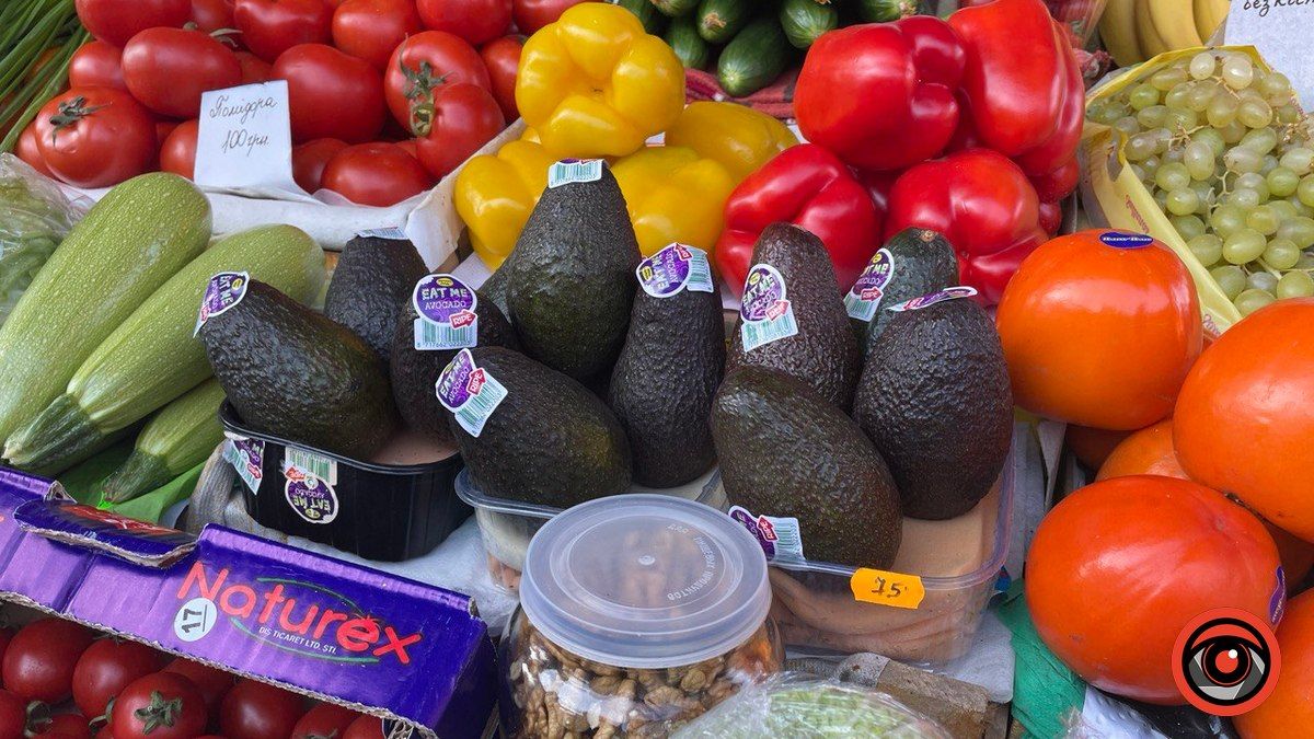 Яка вартість овочів та фруктів на базарі в Коломиї напередодні свят 3