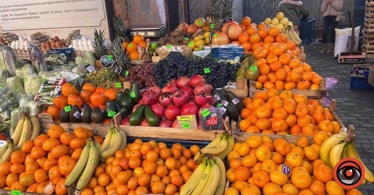 Яка вартість овочів та фруктів на базарі в Коломиї напередодні свят 1