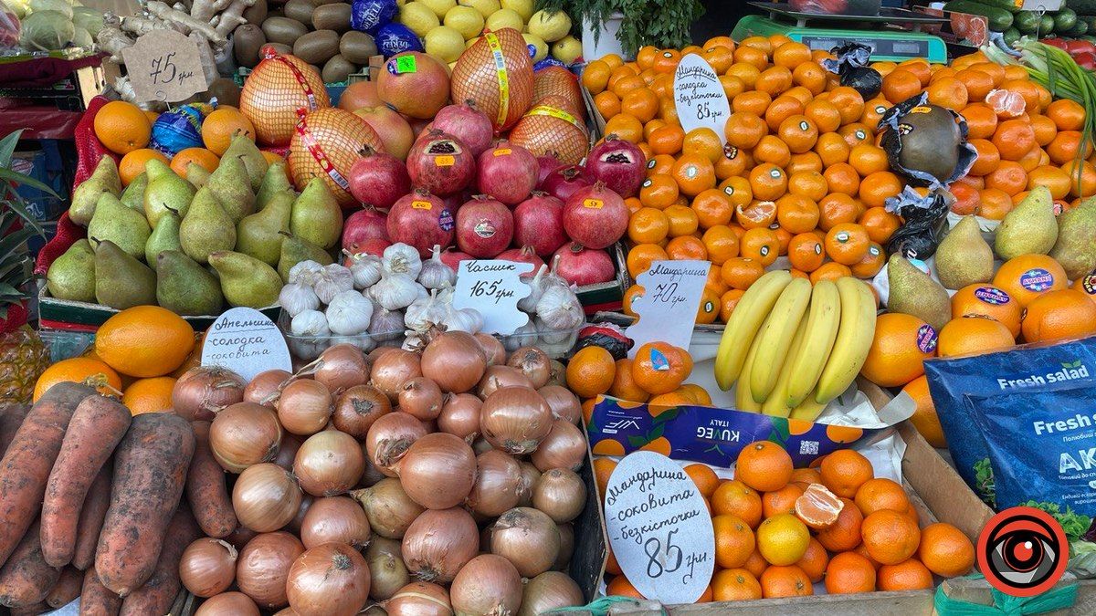 Яка вартість овочів та фруктів на базарі в Коломиї напередодні свят 4