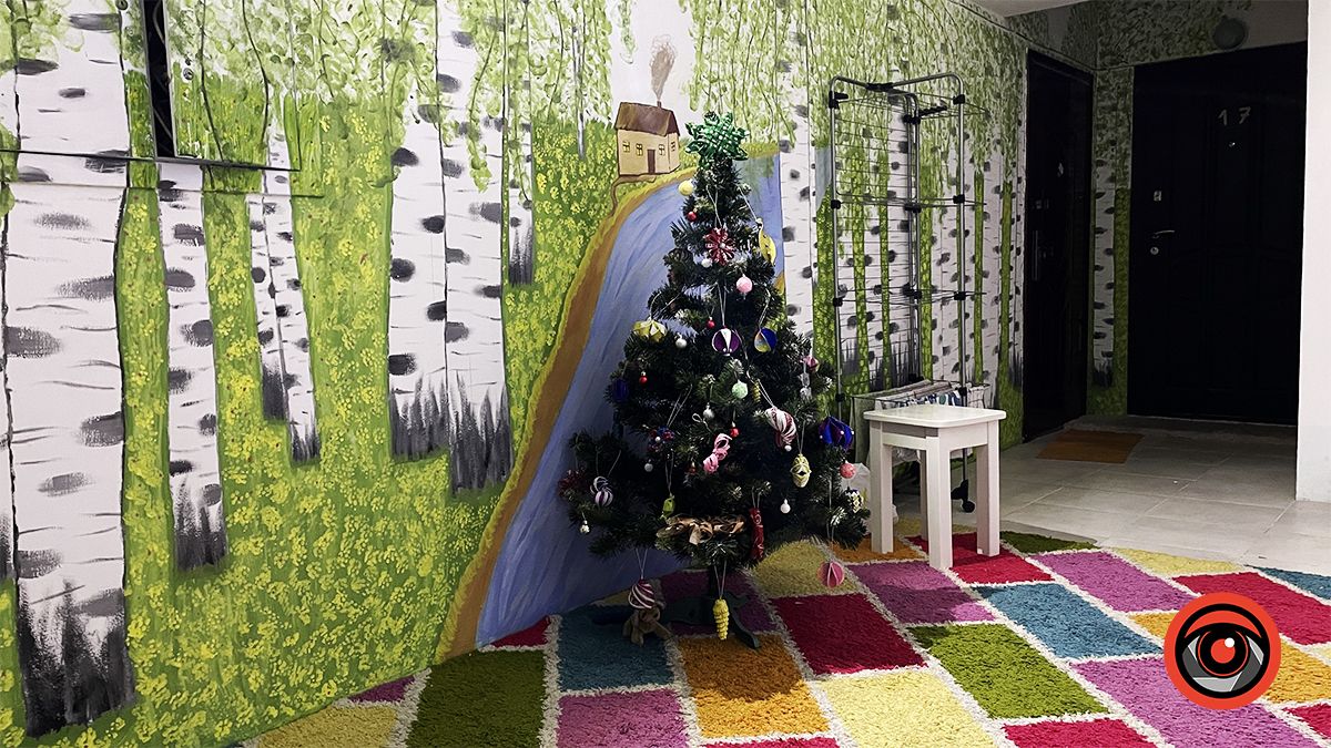 Мешканці навіть встановили новорічну ялинку