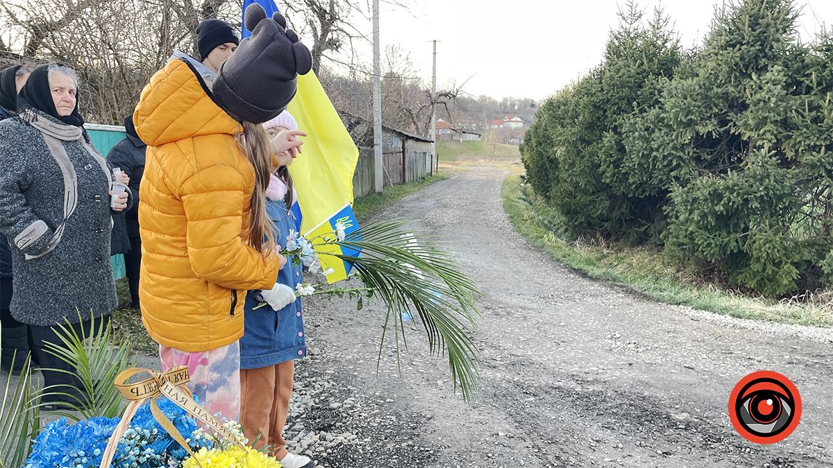У Мишині громада зустріла загиблого юного воїна Миколу Мочернюка 5