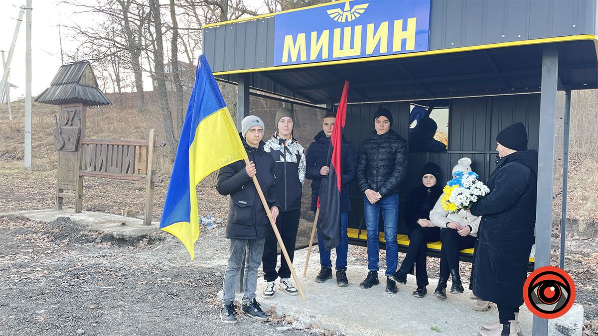 У Мишині громада зустріла загиблого юного воїна Миколу Мочернюка 2