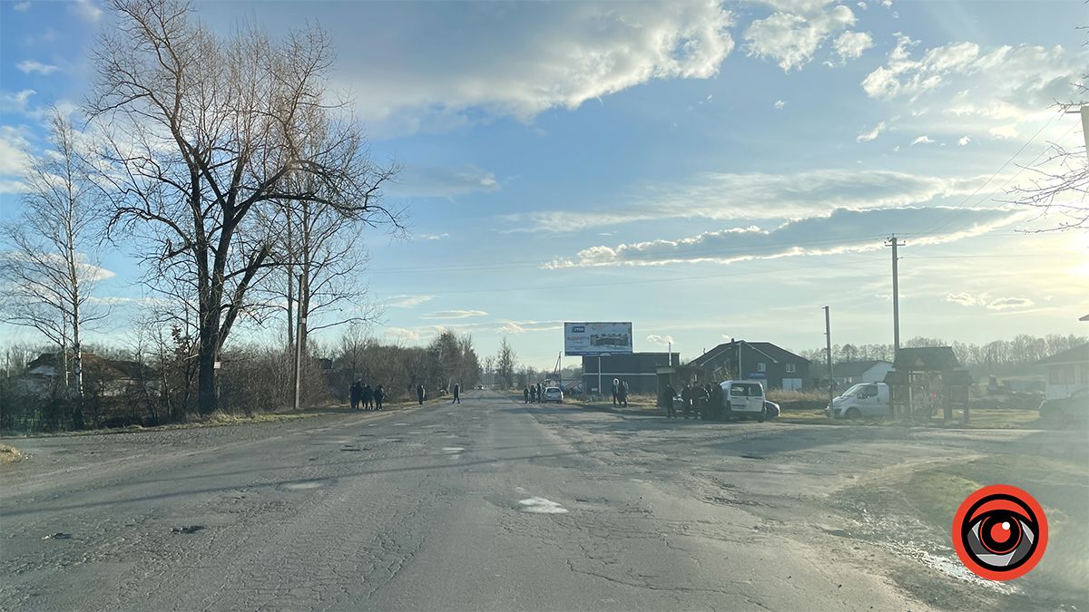 У Мишині громада зустріла загиблого юного воїна Миколу Мочернюка 1