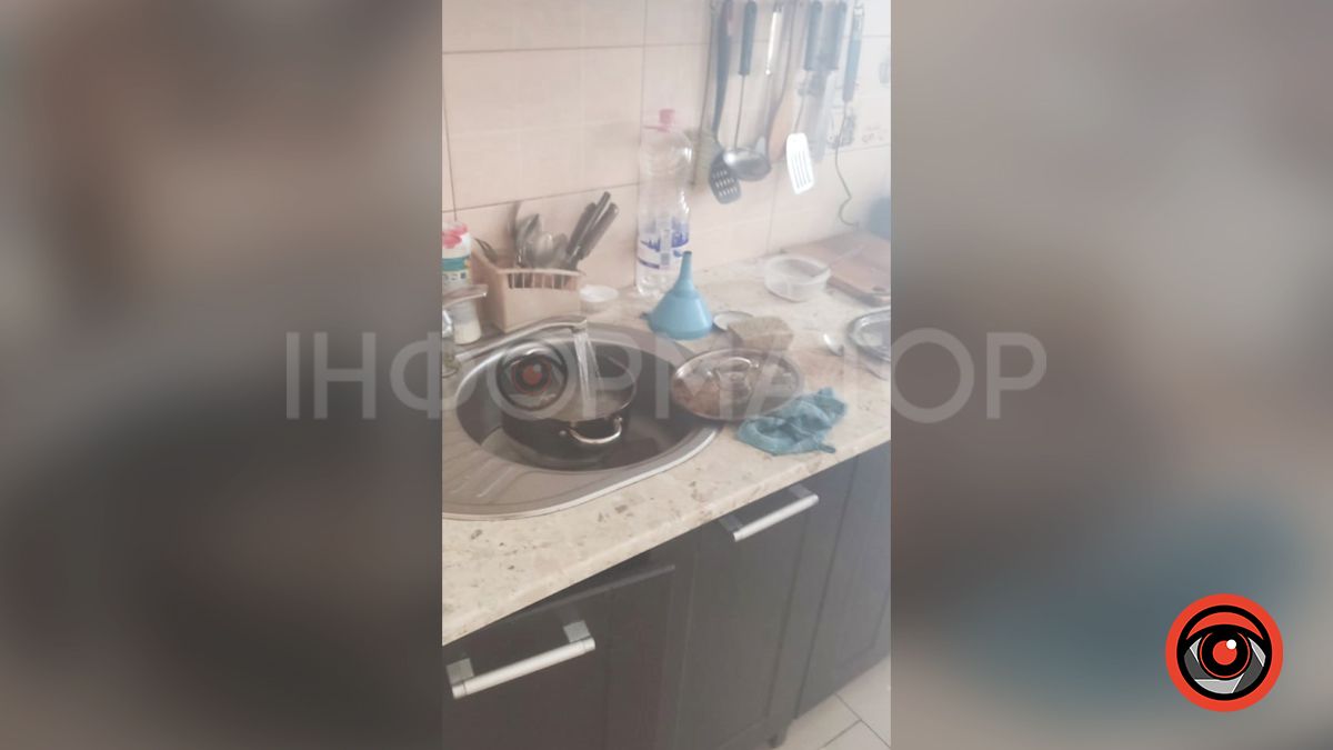 У багатоповерхівці Коломиї з квартири йшов дим: викликали рятувальників 2