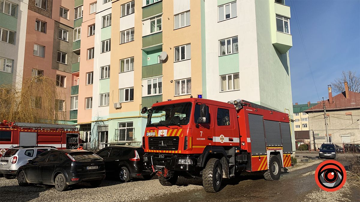 У багатоповерхівці Коломиї з квартири йшов дим: викликали рятувальників
