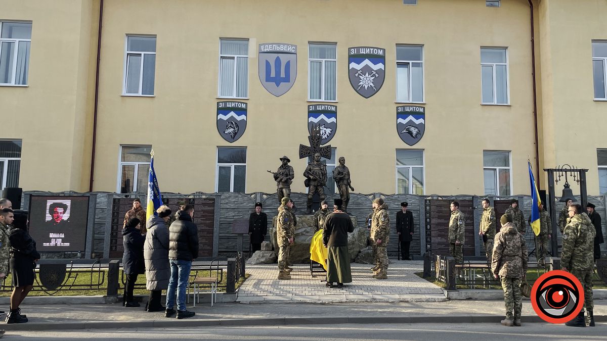 "На щиті" до Коломиї повернувся Герой Микола Огли 9