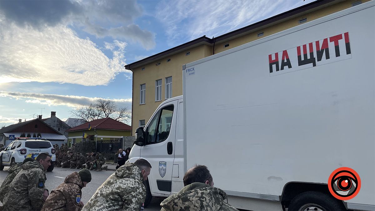 "На щиті" до Коломиї повернувся Герой Микола Огли 1