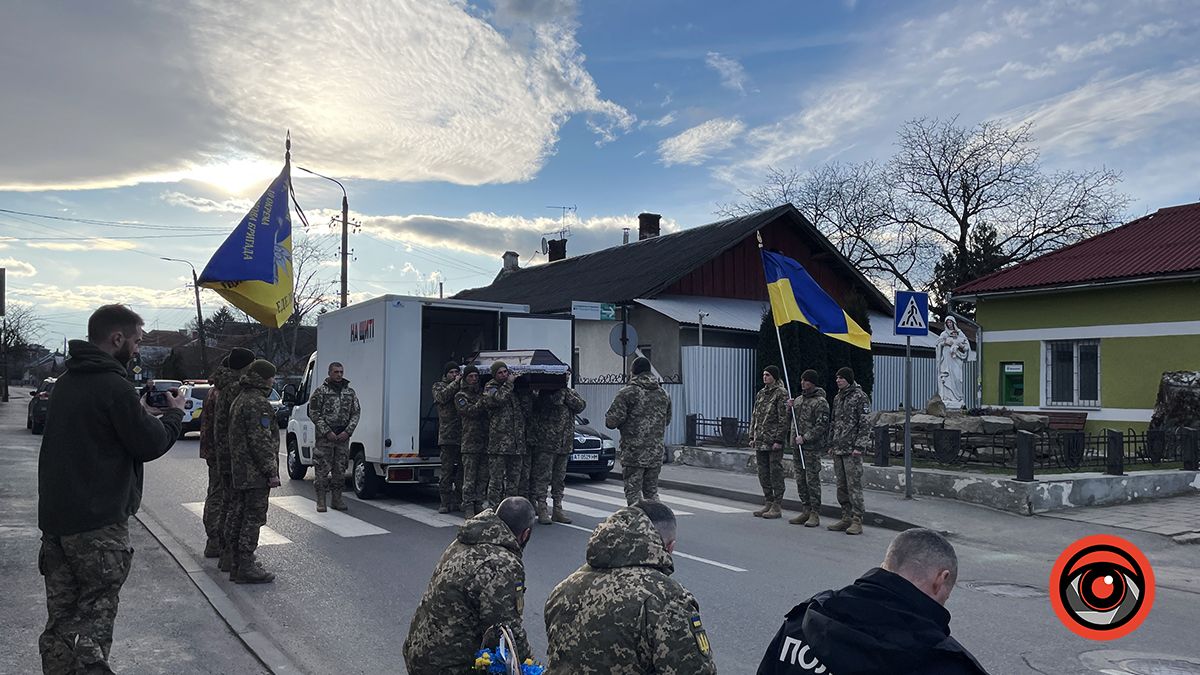 "На щиті" до Коломиї повернувся Герой Микола Огли 3