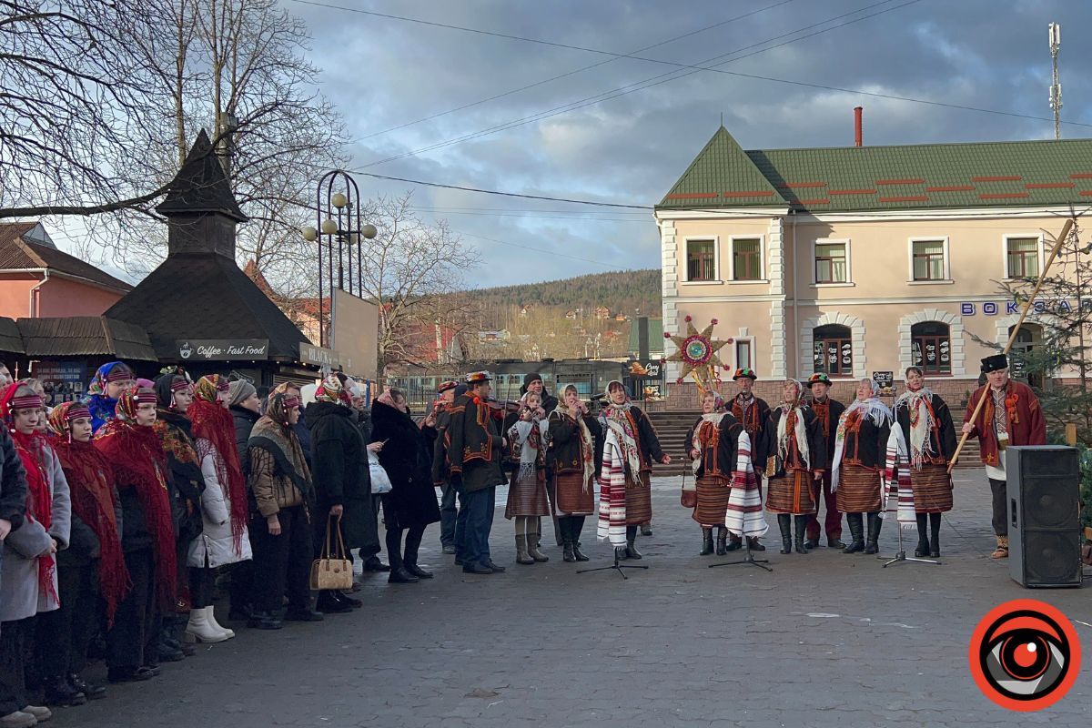 Як в Яремче пройшла спільна коляда за мир в Україні 1