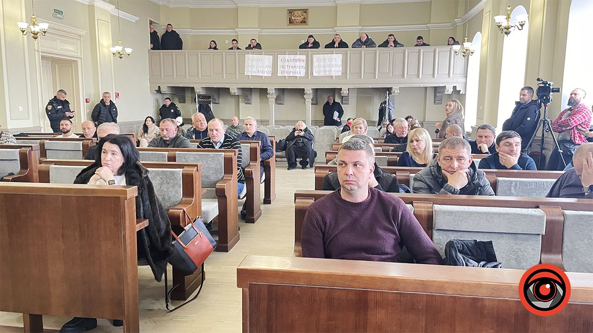 Цілком таємно: як в ратуші Коломиї знімали з посади секретаря 12