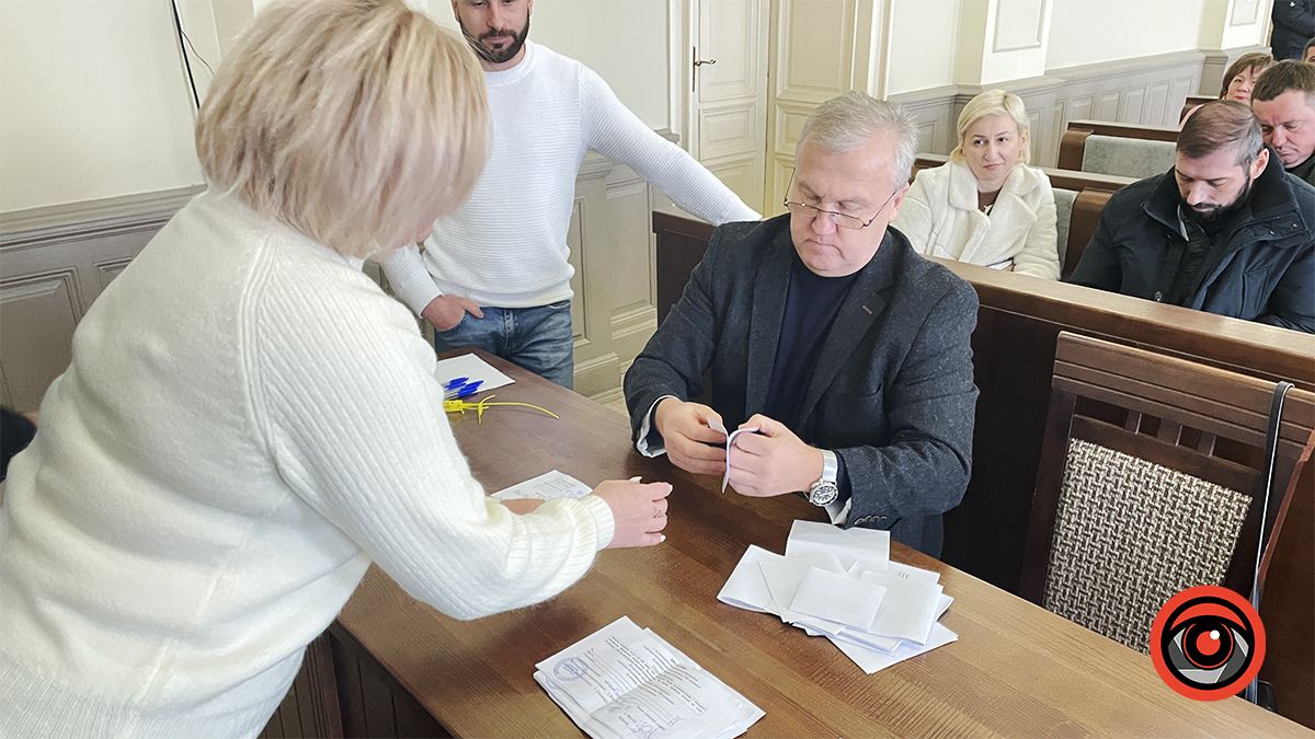 Цілком таємно: як в ратуші Коломиї знімали з посади секретаря 9