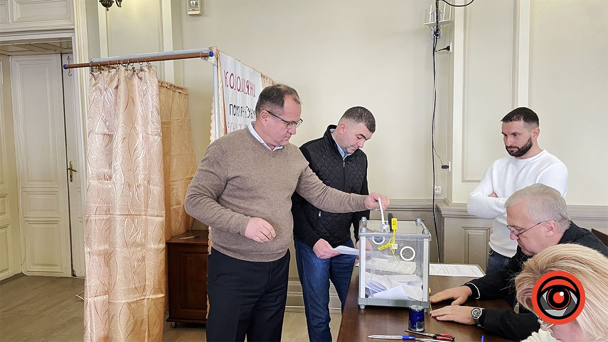 Цілком таємно: як в ратуші Коломиї знімали з посади секретаря