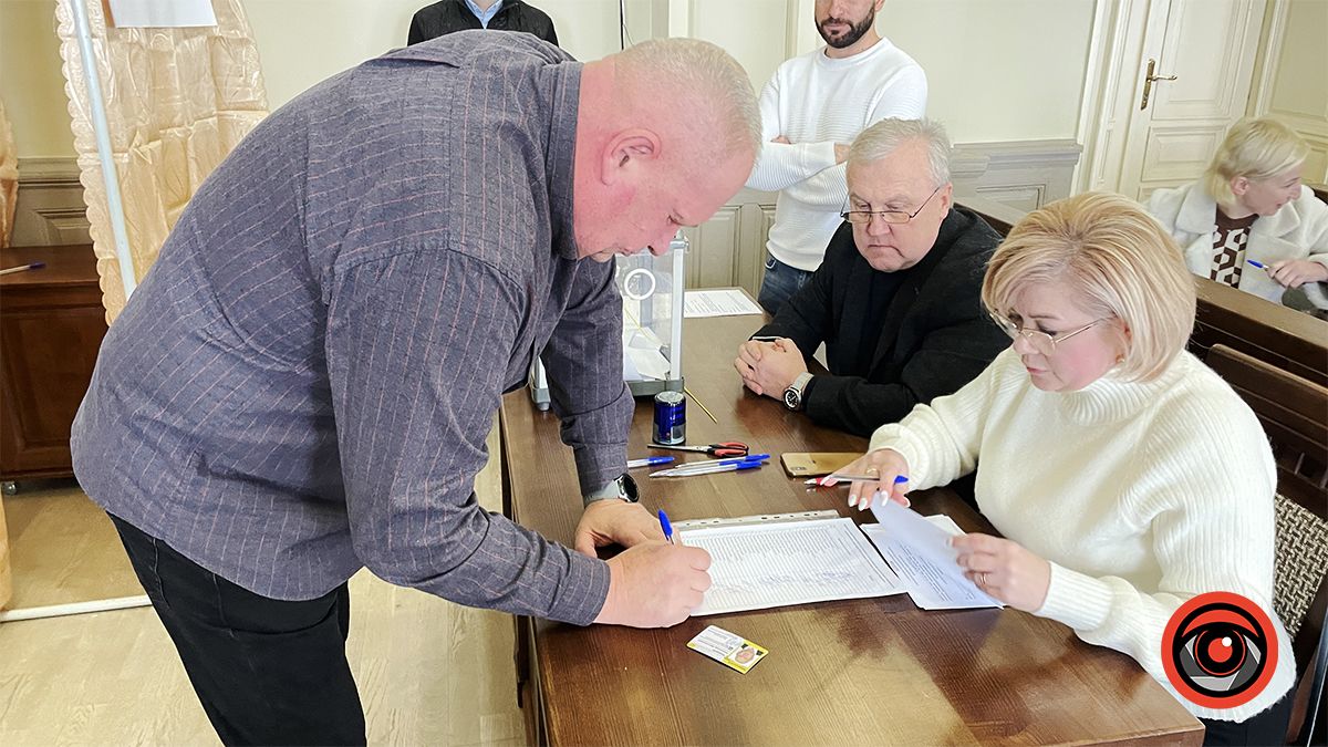 Цілком таємно: як в ратуші Коломиї знімали з посади секретаря 18