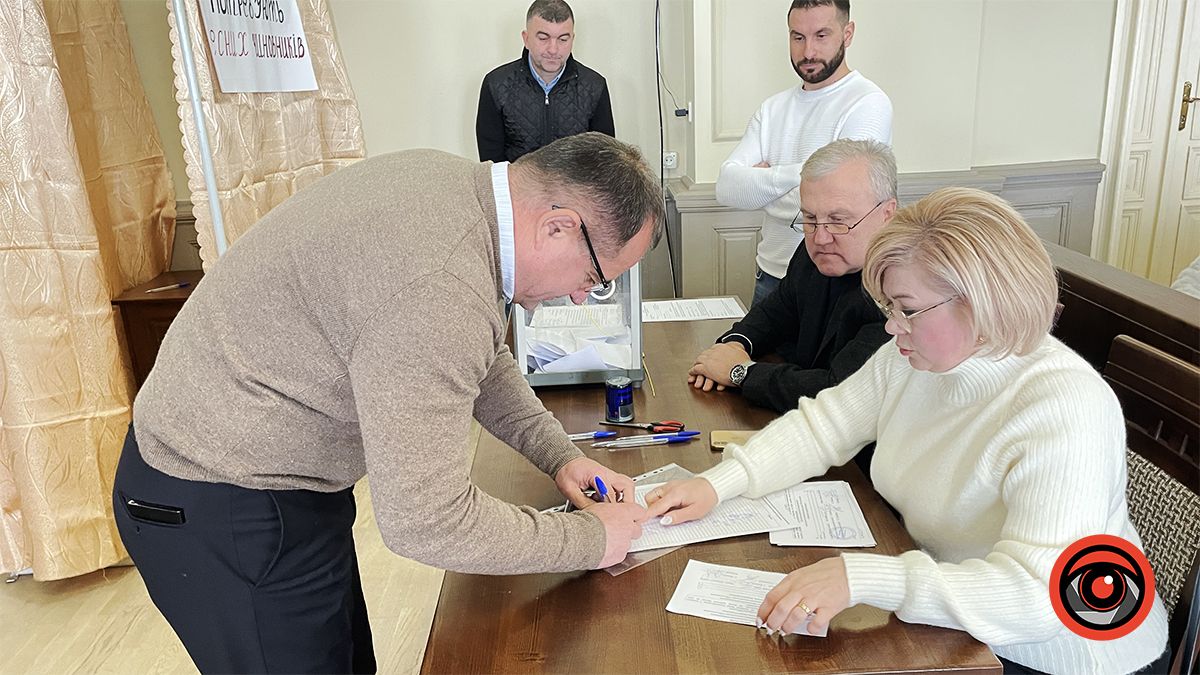 Цілком таємно: як в ратуші Коломиї знімали з посади секретаря 8