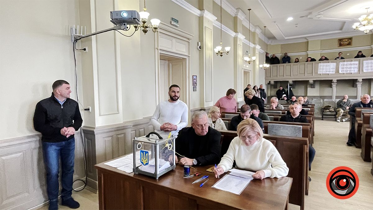 Цілком таємно: як в ратуші Коломиї знімали з посади секретаря 5