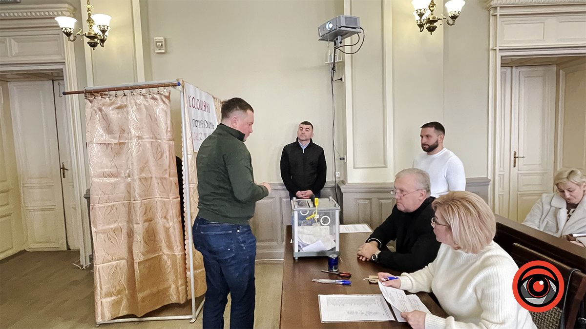 Цілком таємно: як в ратуші Коломиї знімали з посади секретаря 4