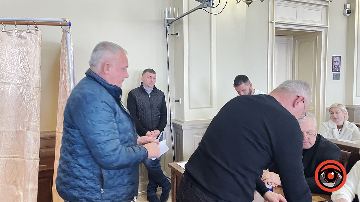 Цілком таємно: як в ратуші Коломиї знімали з посади секретаря 15