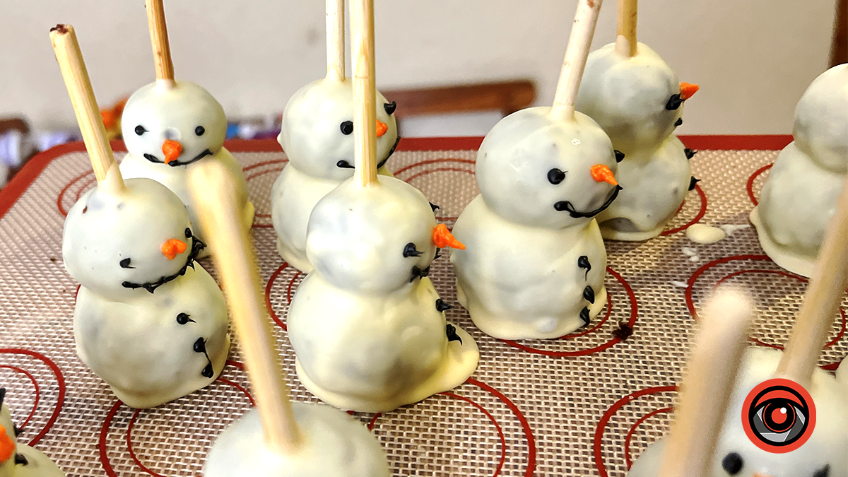 Кейк-попси сніговички | Смачний та легкий рецепт зимового десерту 3