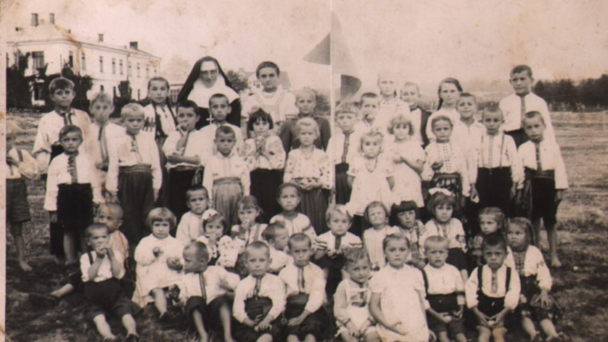 Як одягались українські школярі до Другої світової війни? 3