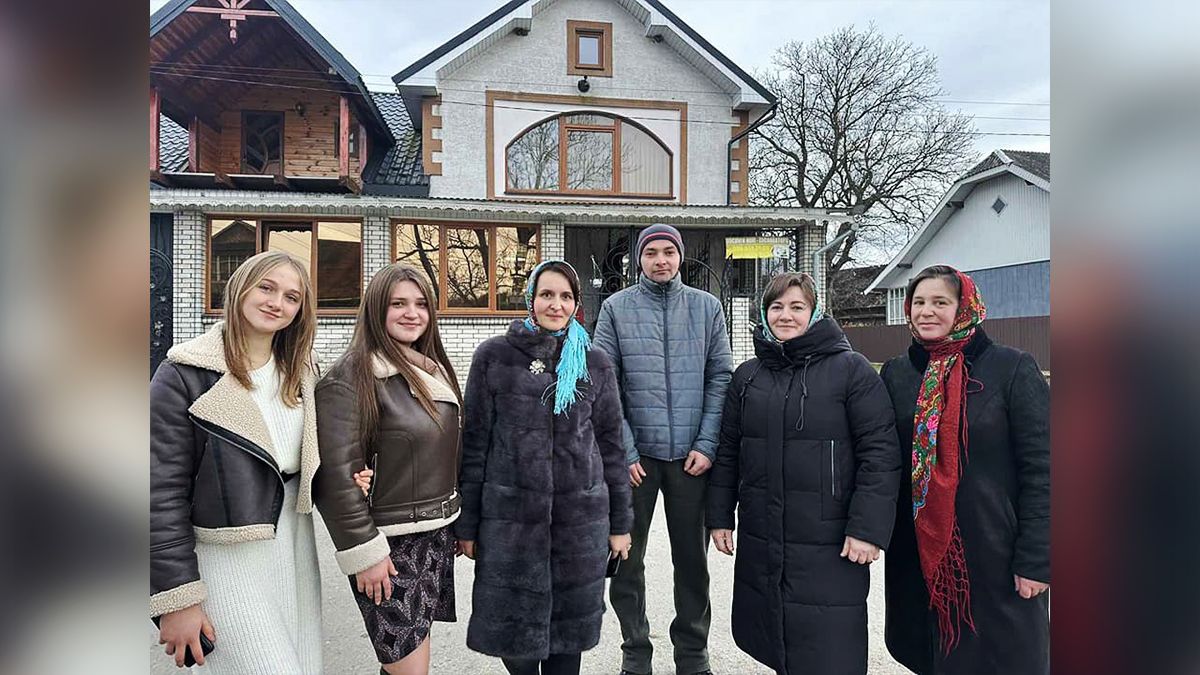 В селі на Надвірнянщині заколядували півмільйона гривень на ЗСУ 19