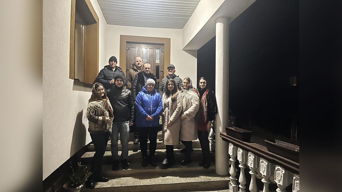 В селі на Надвірнянщині заколядували півмільйона гривень на ЗСУ 11