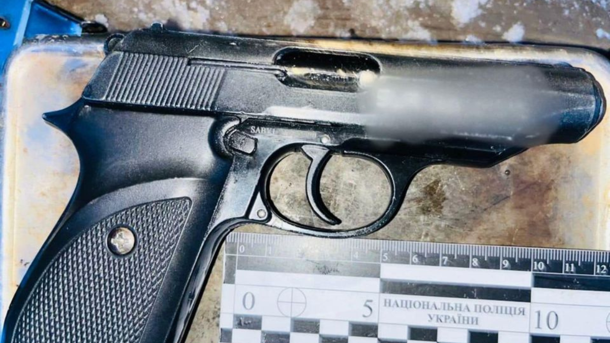 Близько 40 набоїв та пістолет знайшли правоохоронці у прикарпатця 1