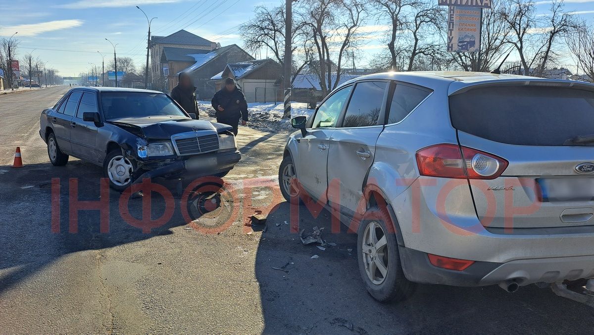 У Коломиї на Карпатській зіткнулись два легковика
