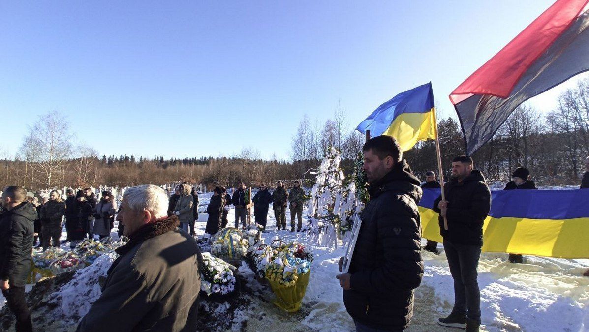 У Молодятині попрощалися із воїном Русланом Шелембиним на псевдо "Художник" 6