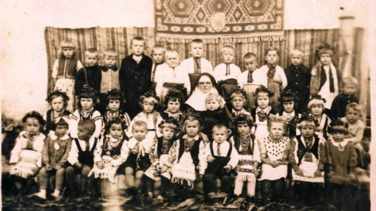 Як одягались українські школярі до Другої світової війни? 5