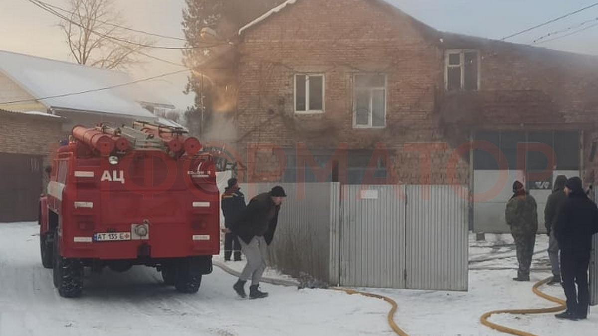 У Коломиї пожежа охопила гараж 3