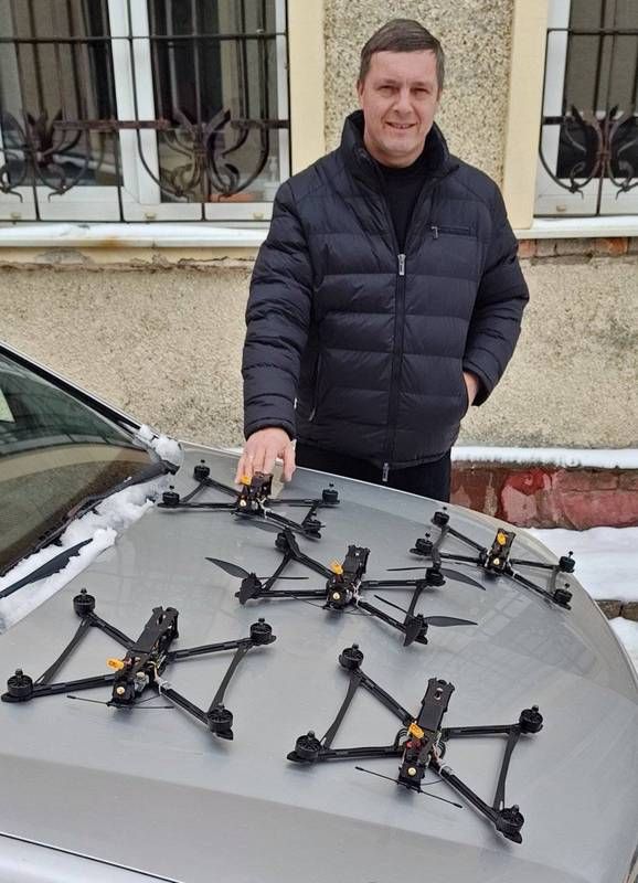 Королівські пташки: мешканці Королівки придбали дрони для захисників 1