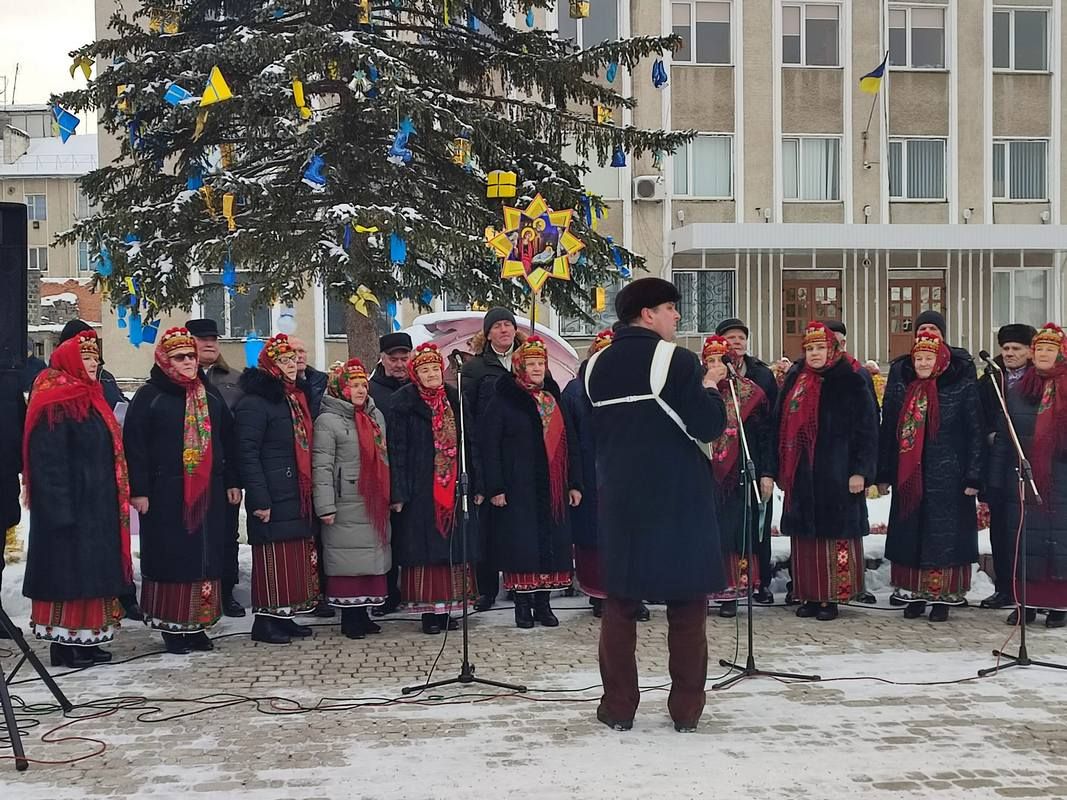 У Городенці організували масштабну розколяду та збирали гроші на ЗСУ 4