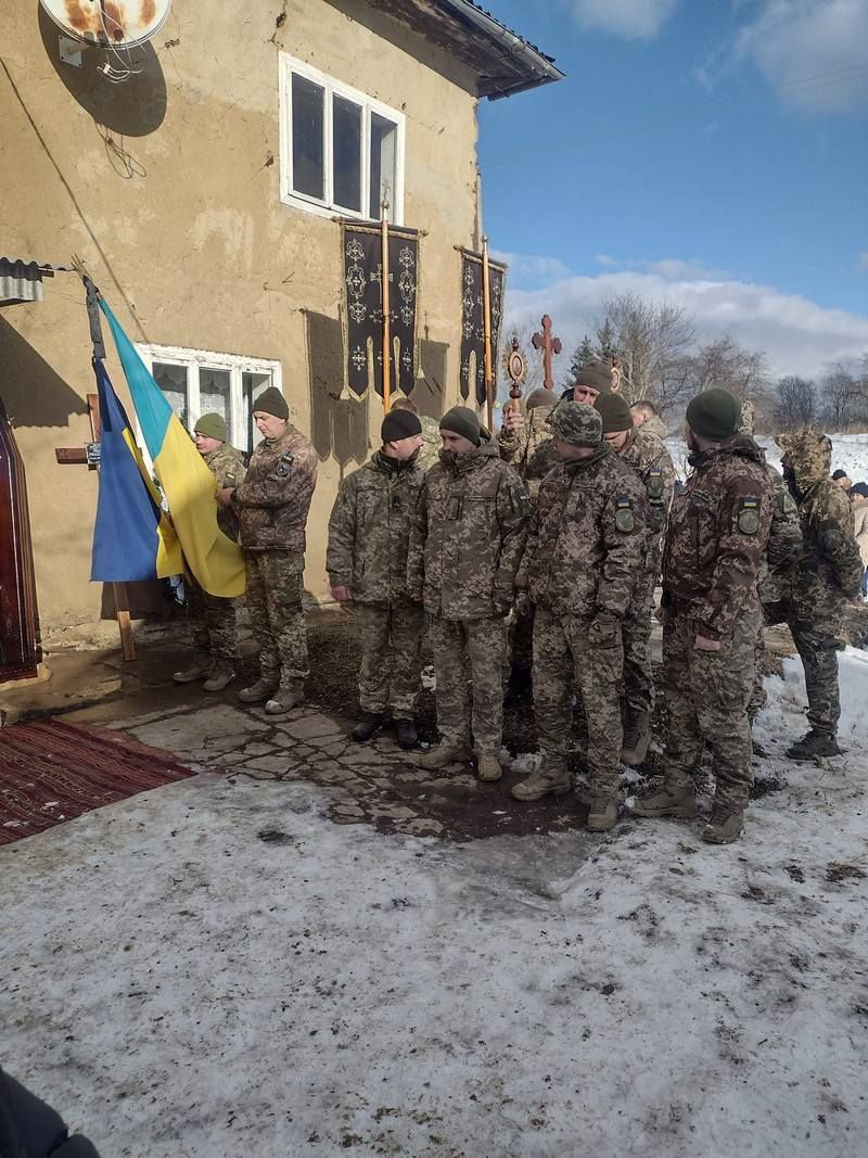 На Коломийщині прощалися з полеглим захисником Миколою Морозюком 1