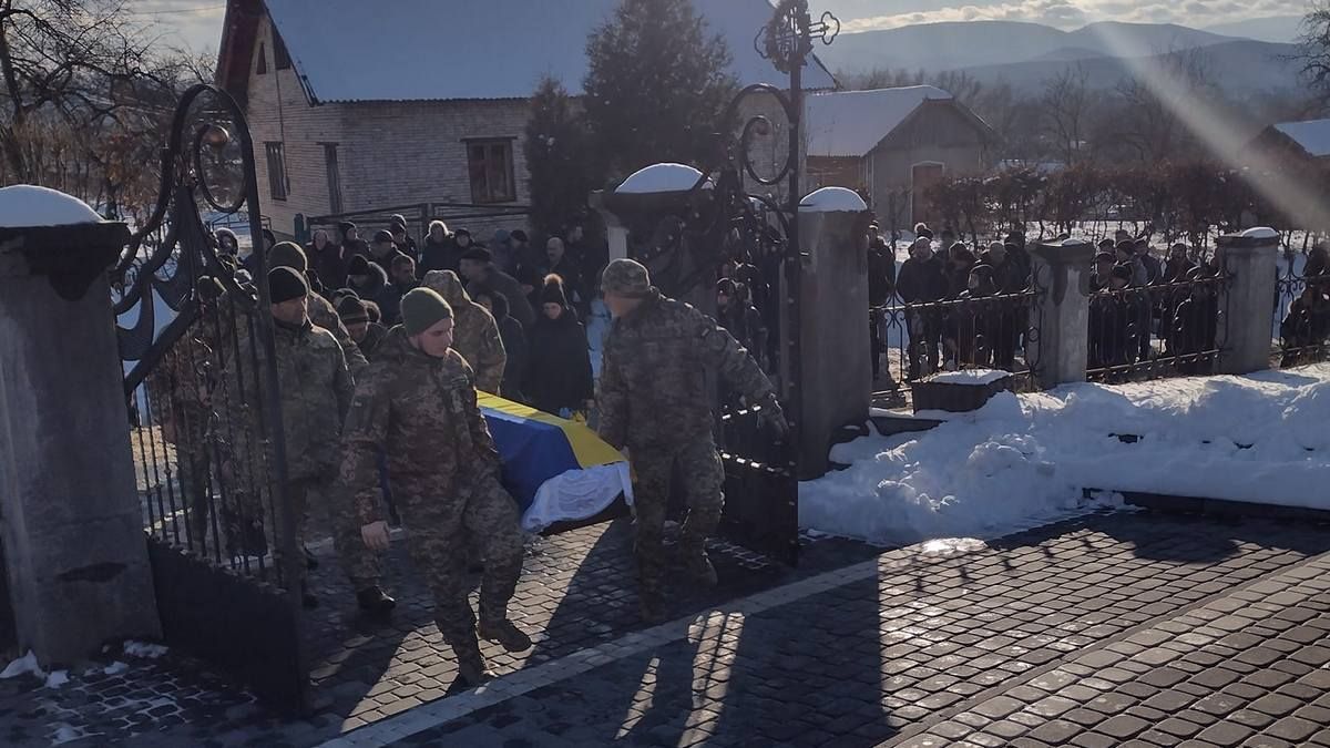 На Коломийщині прощалися з полеглим захисником Миколою Морозюком 4