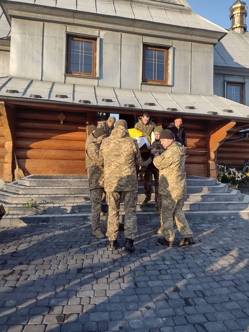 На Коломийщині прощалися з полеглим захисником Миколою Морозюком 6