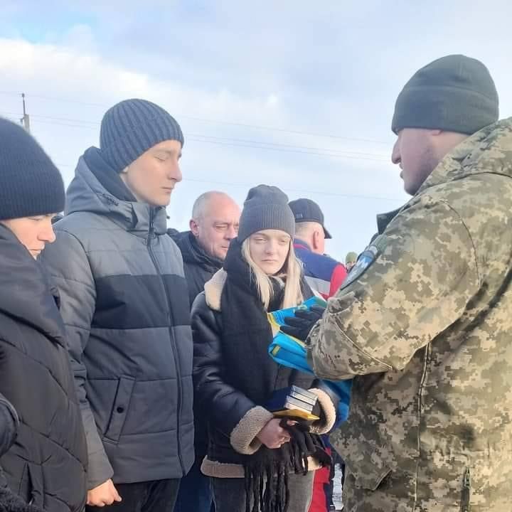 П'ядицька громада провела в останню путь Героя Віталія Івасюка 10