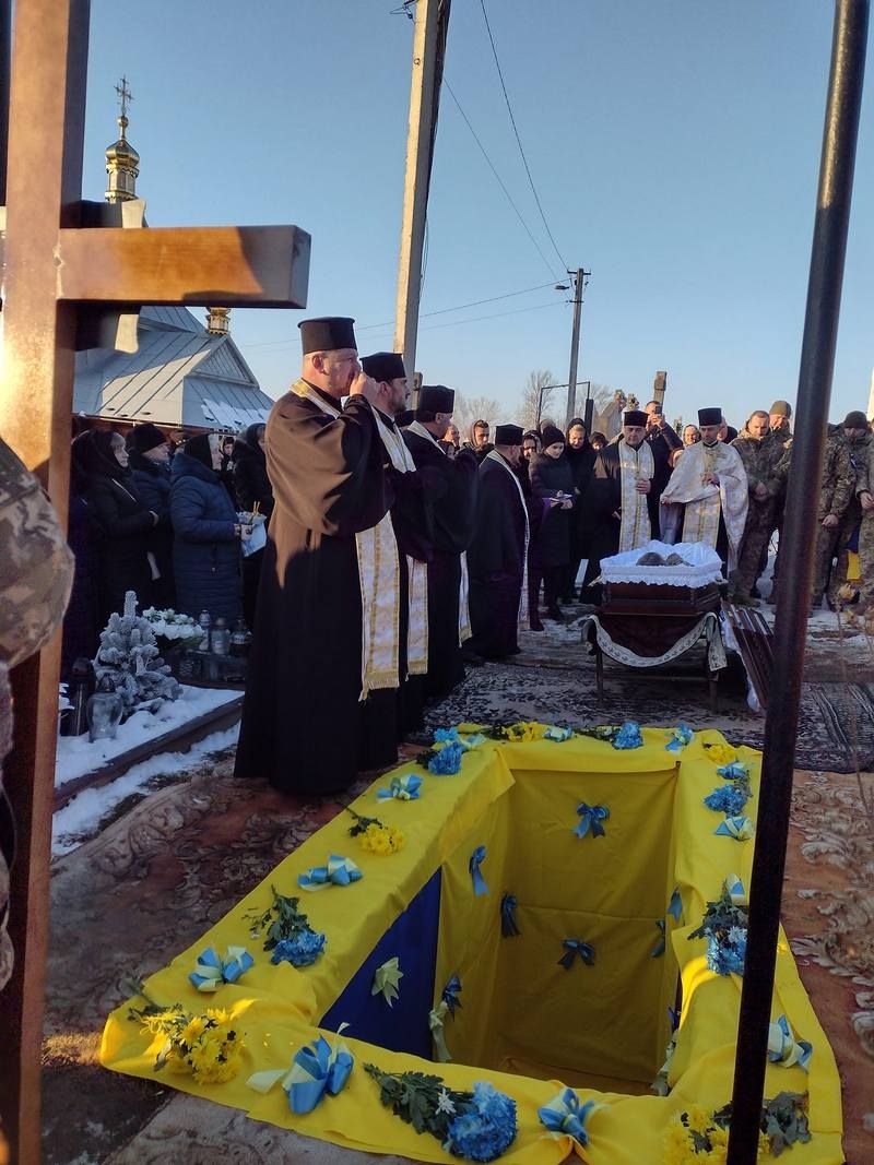 На Коломийщині прощалися з полеглим захисником Миколою Морозюком 7