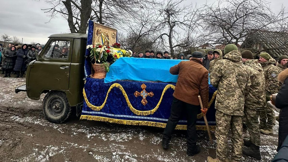 У Коршівській громаді провела в останню путь Героя Михайла Николайчука 4